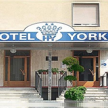 York Hotel Чинизело Балсамо Екстериор снимка