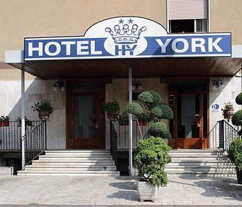York Hotel Чинизело Балсамо Екстериор снимка